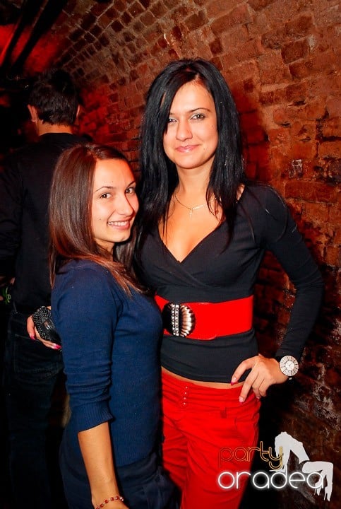 Petrecere cu ring de dans plin la Escape, 