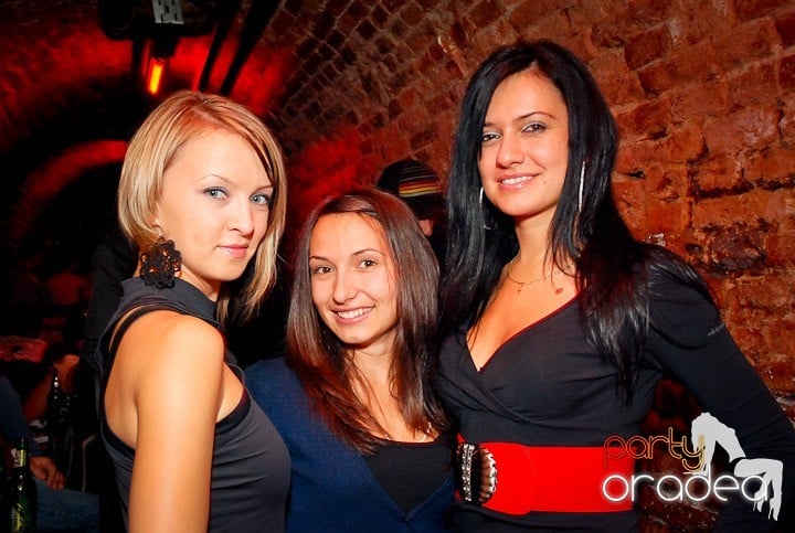 Petrecere cu ring de dans plin la Escape, 