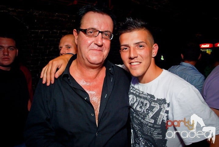 Petrecere cu ring de dans plin la Escape, 