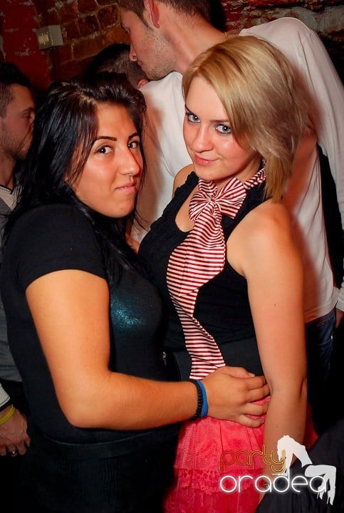 Petrecere cu ring de dans plin la Escape, 