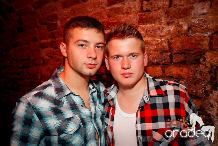 Petrecere cu ring de dans plin la Escape, 