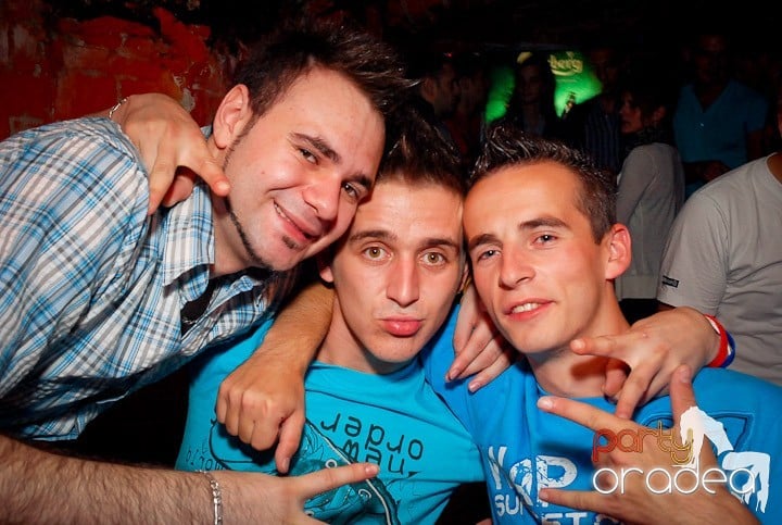 Petrecere cu ring de dans plin la Escape, 