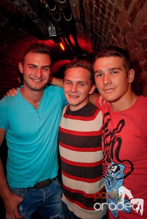 Petrecere cu ring de dans plin la Escape, 