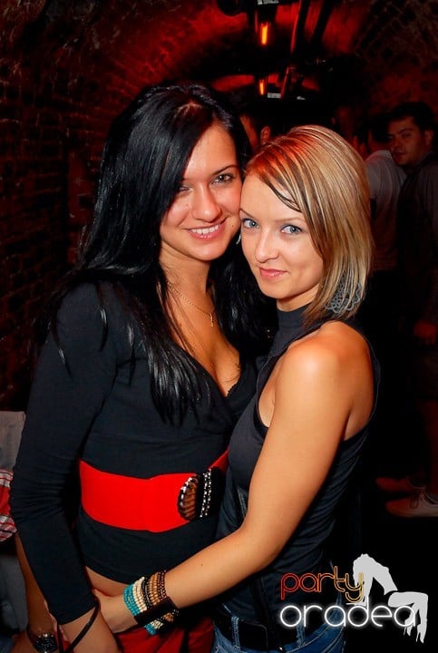 Petrecere cu ring de dans plin la Escape, 