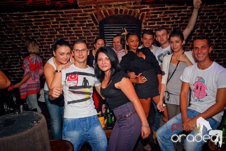 Petrecere cu ring de dans plin la Escape, 