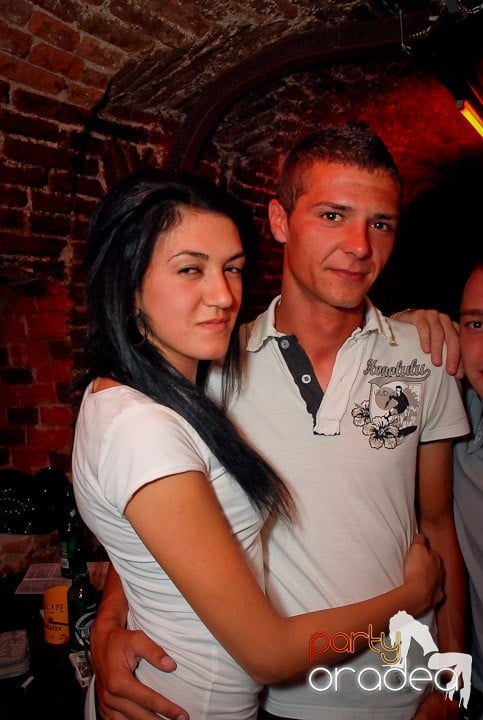 Petrecere cu ring de dans plin la Escape, 