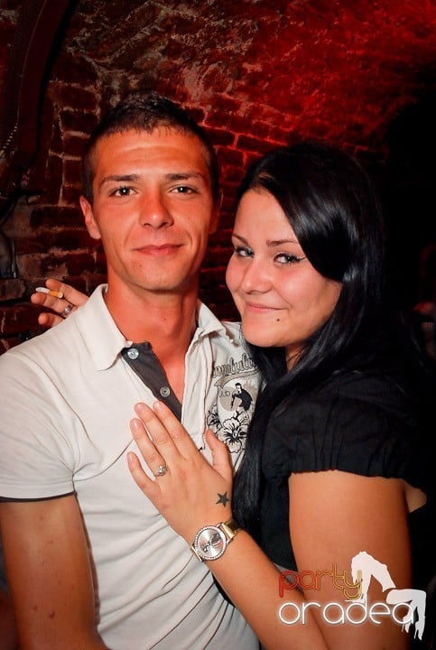 Petrecere cu ring de dans plin la Escape, 