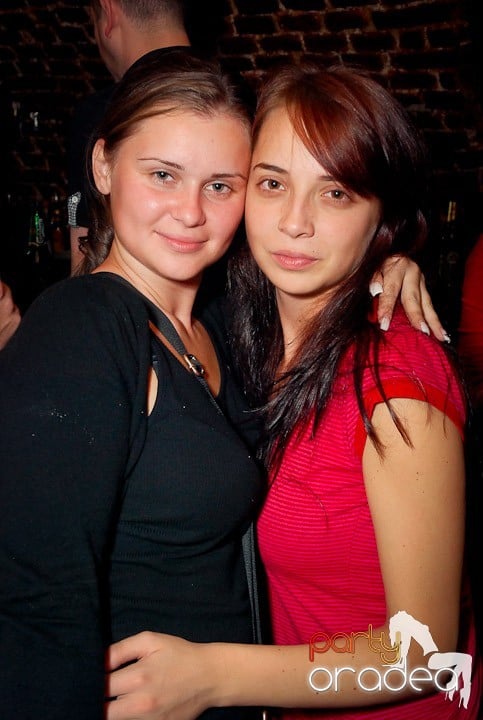 Petrecere cu ring de dans plin la Escape, 