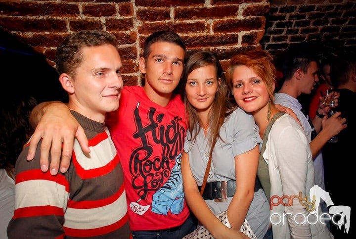 Petrecere cu ring de dans plin la Escape, 