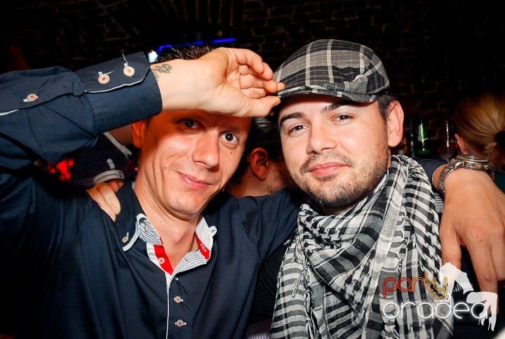 Petrecere cu ring de dans plin la Escape, 