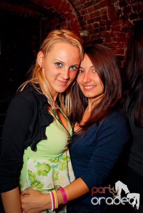 Petrecere cu ring de dans plin la Escape, 