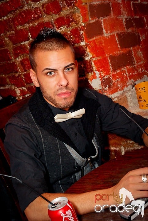 Petrecere cu ring de dans plin la Escape, 