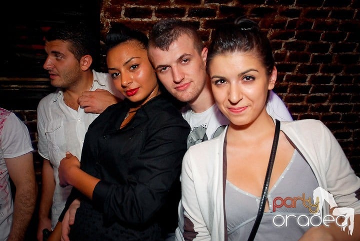 Petrecere cu ring de dans plin la Escape, 