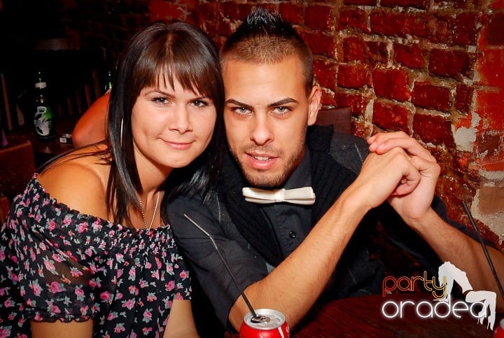 Petrecere cu ring de dans plin la Escape, 