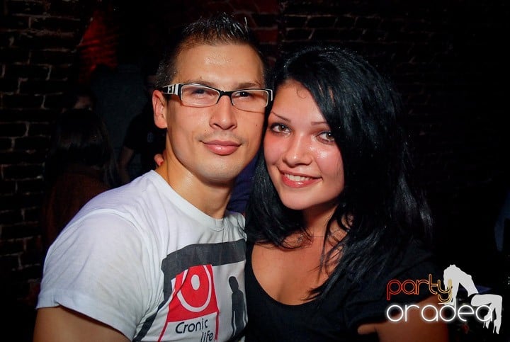 Petrecere cu ring de dans plin la Escape, 