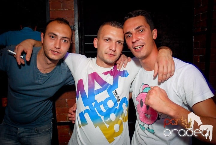 Petrecere cu ring de dans plin la Escape, 