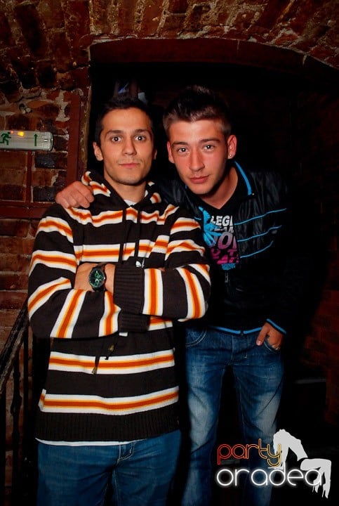 Petrecere cu ring de dans plin la Escape, 