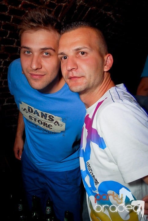 Petrecere cu ring de dans plin la Escape, 