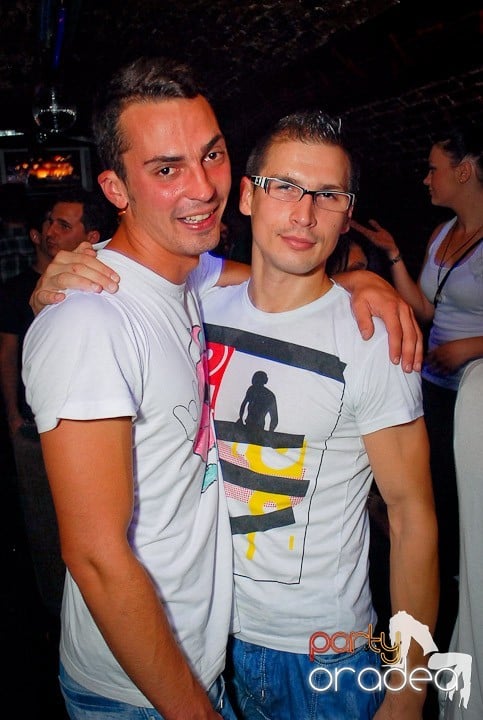 Petrecere cu ring de dans plin la Escape, 