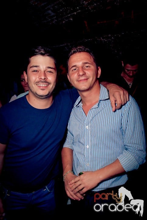 Petrecere cu ring de dans plin la Escape, 