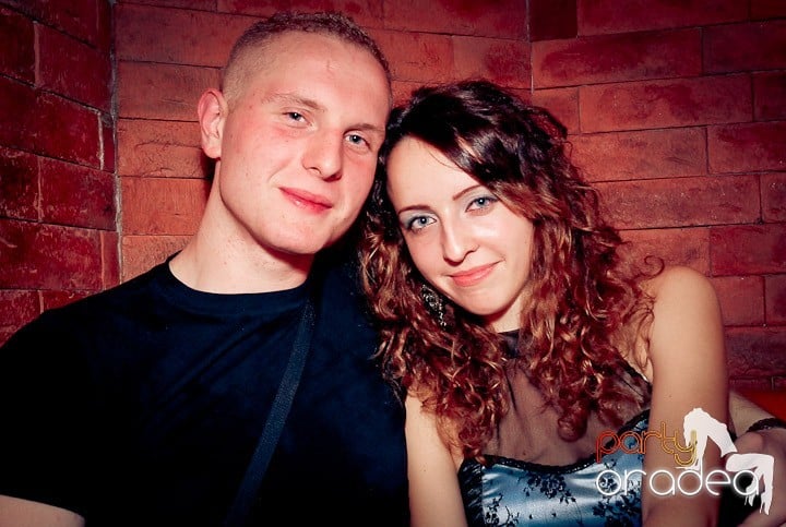 Petrecere cu ring de dans plin la Escape, 