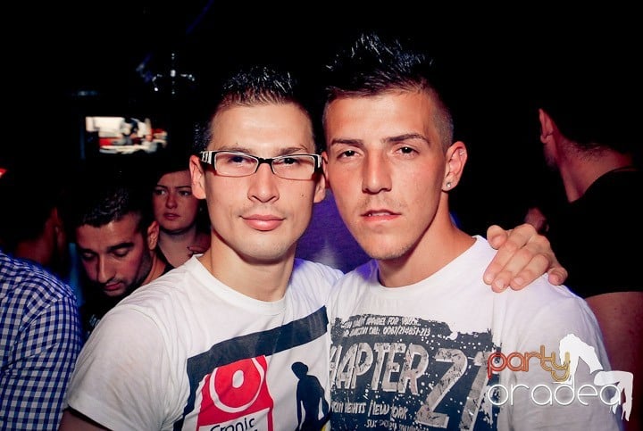 Petrecere cu ring de dans plin la Escape, 