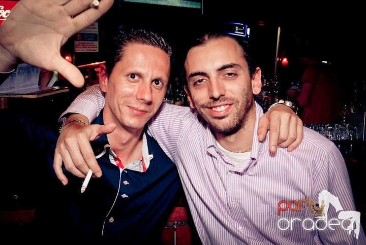 Petrecere cu ring de dans plin la Escape, 