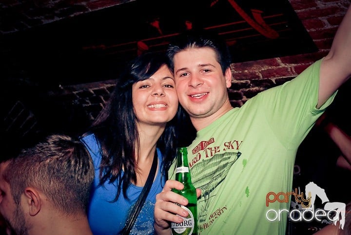 Petrecere cu ring de dans plin la Escape, 