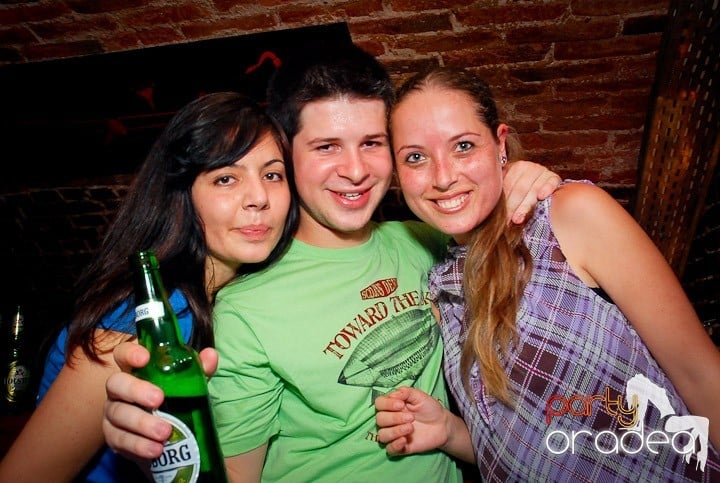 Petrecere cu ring de dans plin la Escape, 