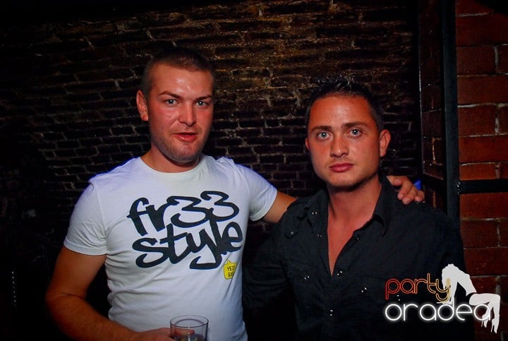 Petrecere cu ring de dans plin la Escape, 