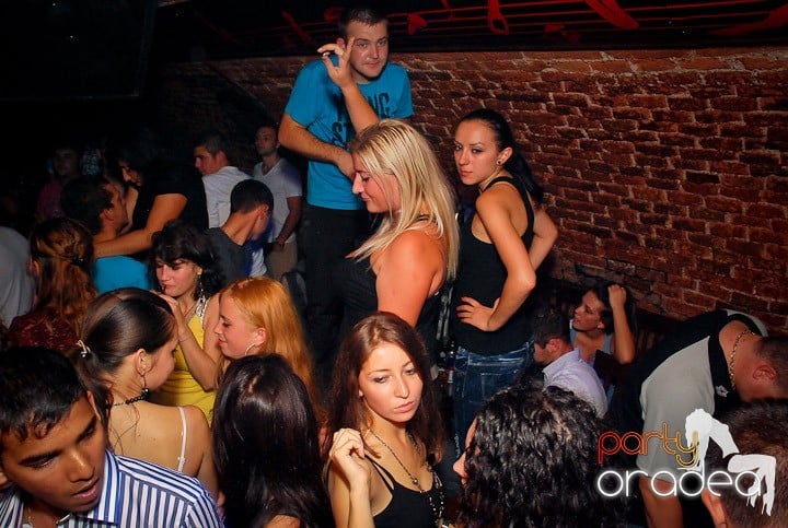 Petrecere cu ring de dans plin la Escape, 