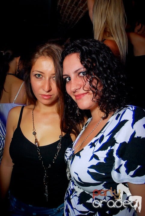 Petrecere cu ring de dans plin la Escape, 