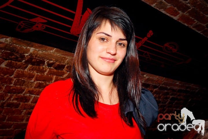 Petrecere cu ring de dans plin la Escape, 