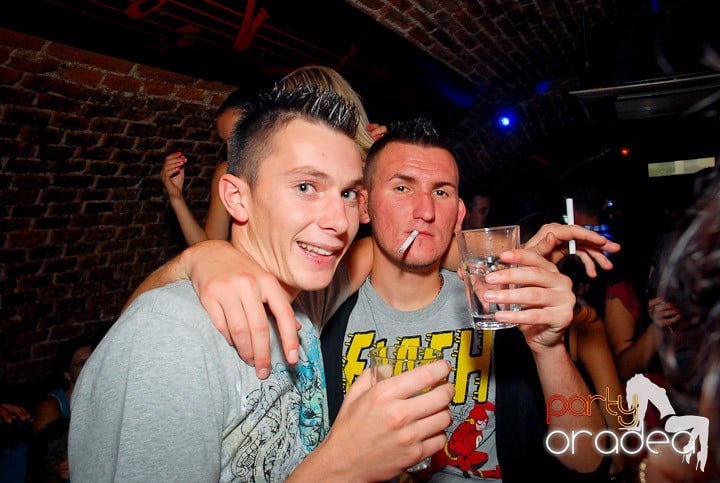 Petrecere cu ring de dans plin la Escape, 