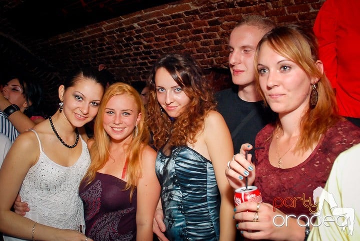 Petrecere cu ring de dans plin la Escape, 