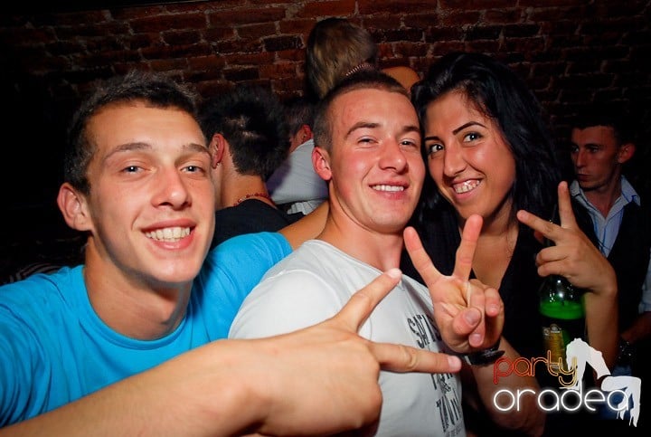 Petrecere cu ring de dans plin la Escape, 