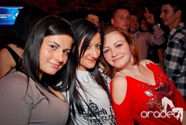 Petrecere cu ring de dans plin la Escape, 