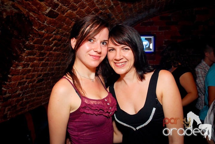 Petrecere cu ring de dans plin la Escape, 