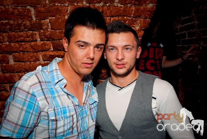 Petrecere cu ring de dans plin la Escape, 