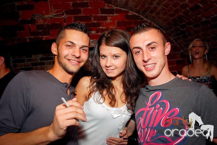 Petrecere cu ring de dans plin la Escape, 