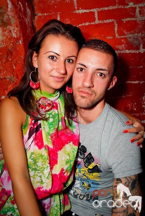 Petrecere cu ring de dans plin la Escape, 