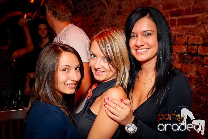 Petrecere cu ring de dans plin la Escape, 