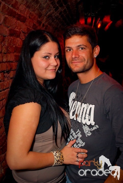 Petrecere cu ring de dans plin la Escape, 