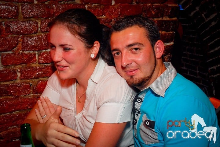 Petrecere cu ring de dans plin la Escape, 