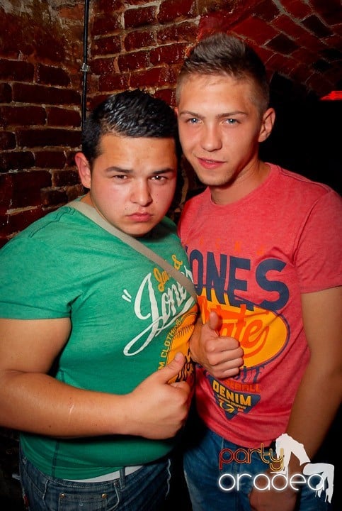 Petrecere cu ring de dans plin la Escape, 