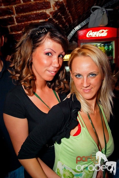 Petrecere cu ring de dans plin la Escape, 