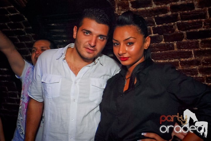 Petrecere cu ring de dans plin la Escape, 