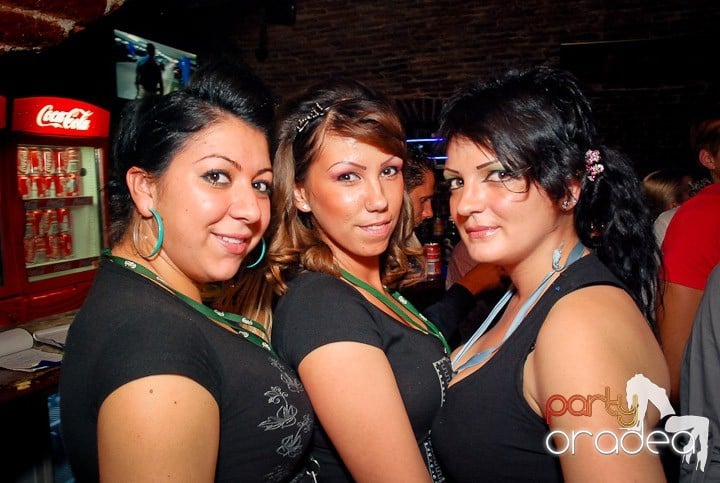 Petrecere cu ring de dans plin la Escape, 