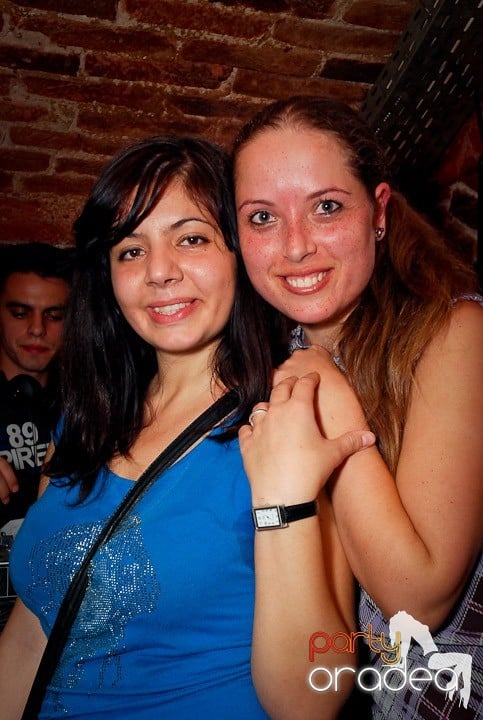 Petrecere cu ring de dans plin la Escape, 