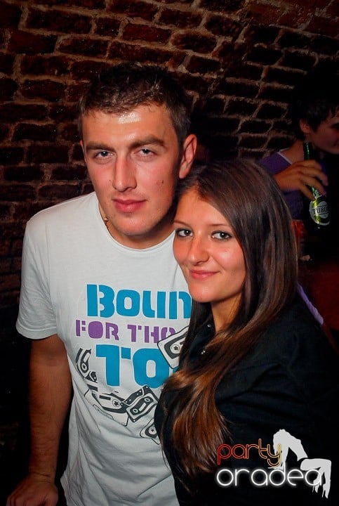 Petrecere cu ring de dans plin la Escape, 